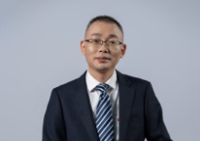 副总裁：丁成车（总司法照拂、代行财政负 责人兼董事会秘书）