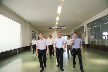 国度发改委环资司副司长任献光一行莅临尊龙集团调研
