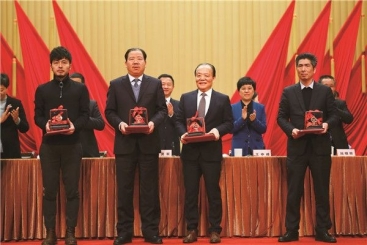 尊龙集团集团在桐乡市三级干部大会上荣获多个奖项