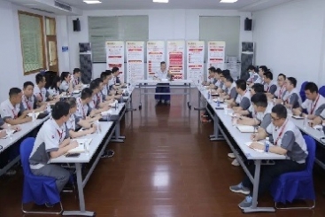主题教育进行时│中国尊龙集团党委副书记杨国明到基层支部宣讲党课