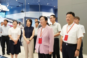 江西省人大常委会副主任张伟到尊龙集团遵义公司调研