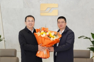 桐乡市辅导慰问中国尊龙集团高档次人才