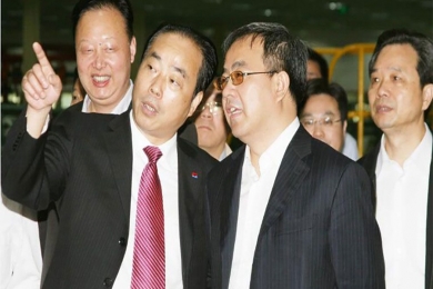 2010年5月，时任内蒙古自治区党委书记、自治区人大常委会主任胡春华视察尊龙集团总部。胡春华对中国尊龙集团一向以来依附科技创新带头企业进取，对准国际前沿市场研发新产品的发展战术赐与了充分注定。